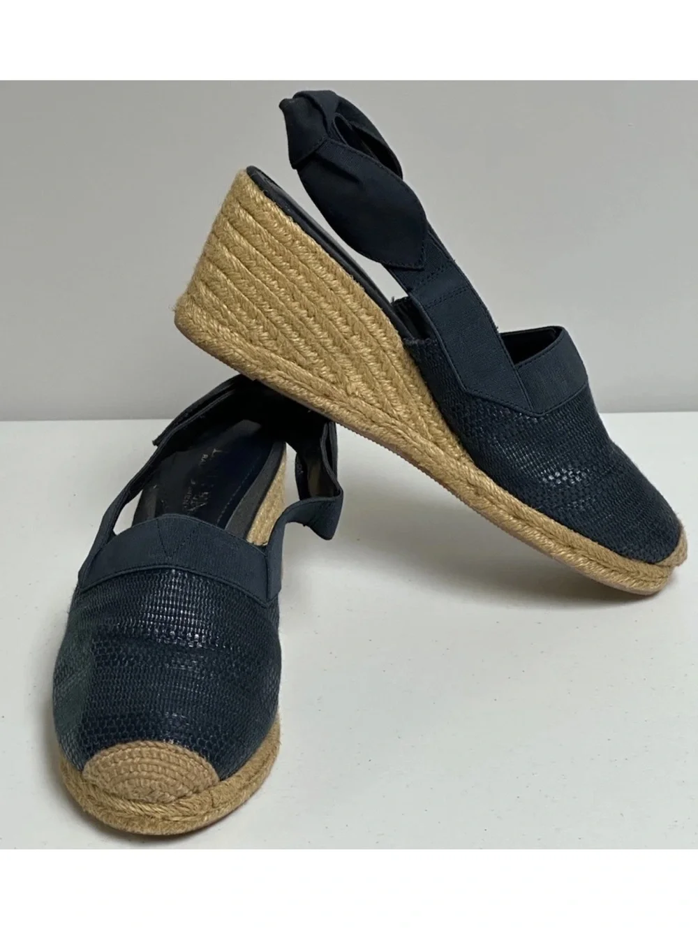 RALPH LAUREN Women’s Blue/Gold Burlap Mesh Wedge Shoe Size 9.5